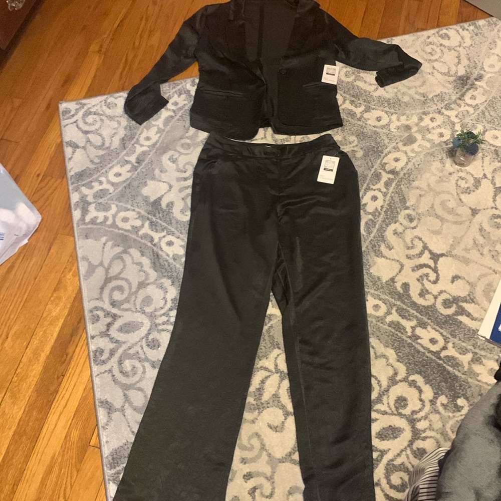 NWT silk like set.